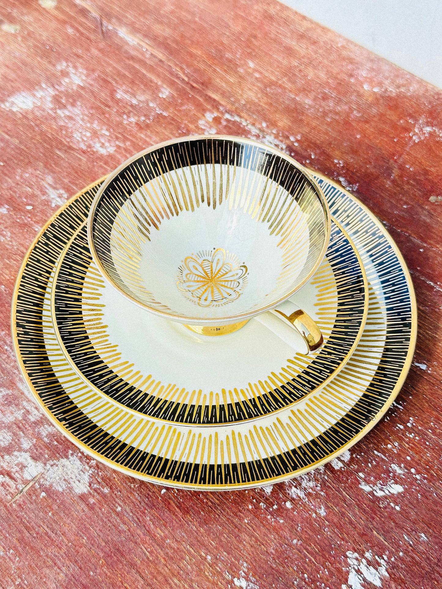 Mid-Century Art Deco Inspired Porzellanfabrik Heinrich Winterling Porcelain Breakfast Set (Germany, 1950s)