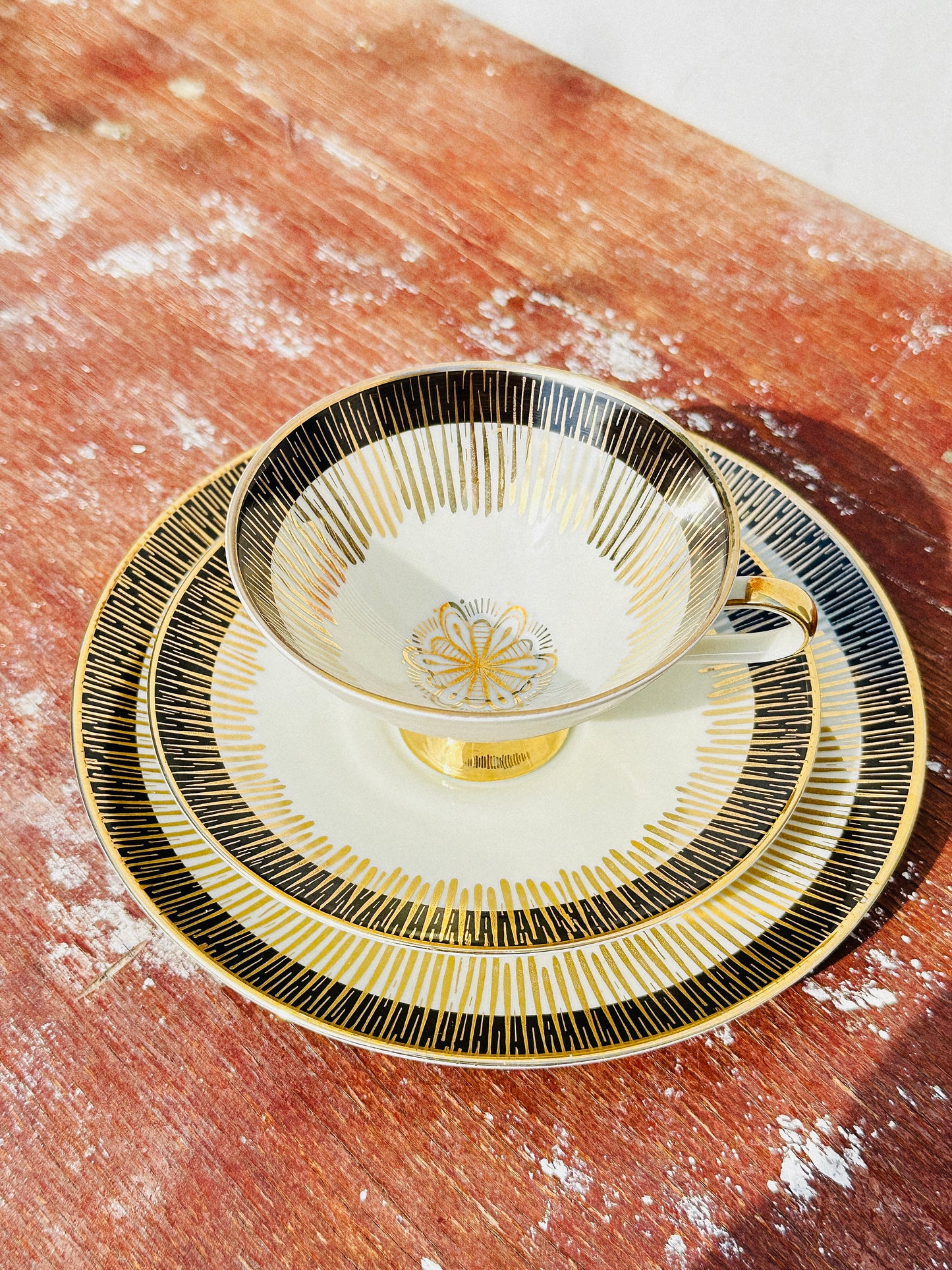 Mid-Century Art Deco Inspired Porzellanfabrik Heinrich Winterling Porcelain Breakfast Set (Germany, 1950s)