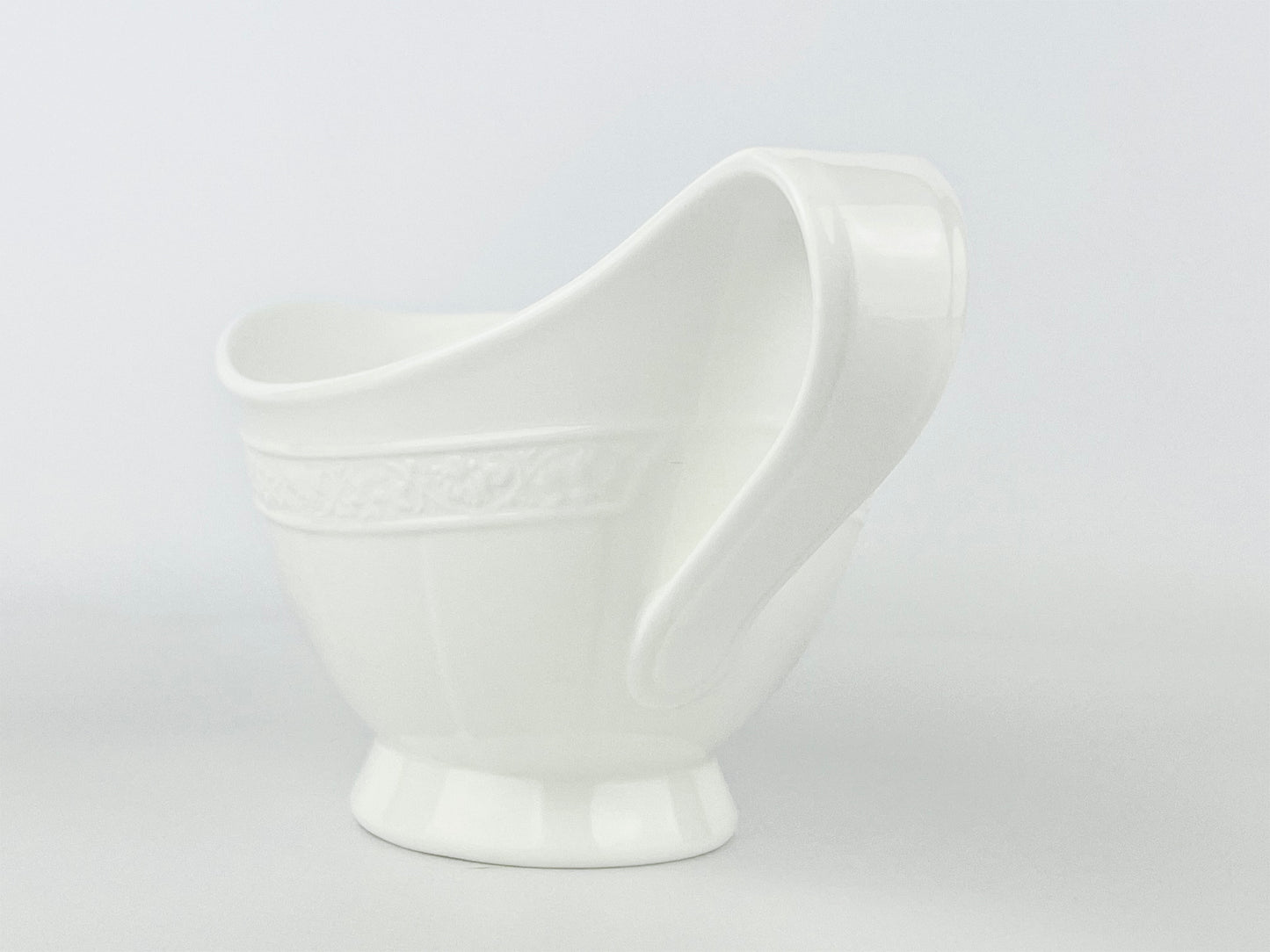 Villeroy & Boch Cameo Weiss Collection gravy boat (1990s)