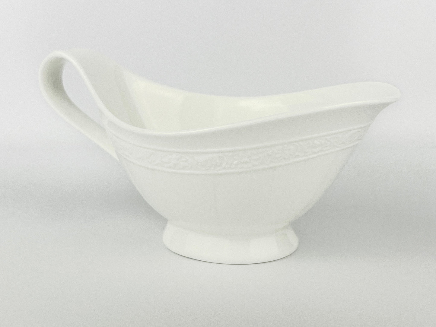 Villeroy & Boch Cameo Weiss Collection gravy boat (1990s)