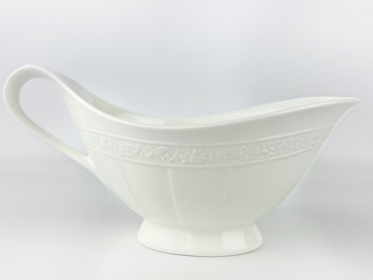 Villeroy & Boch Cameo Weiss Collection gravy boat (1990s)