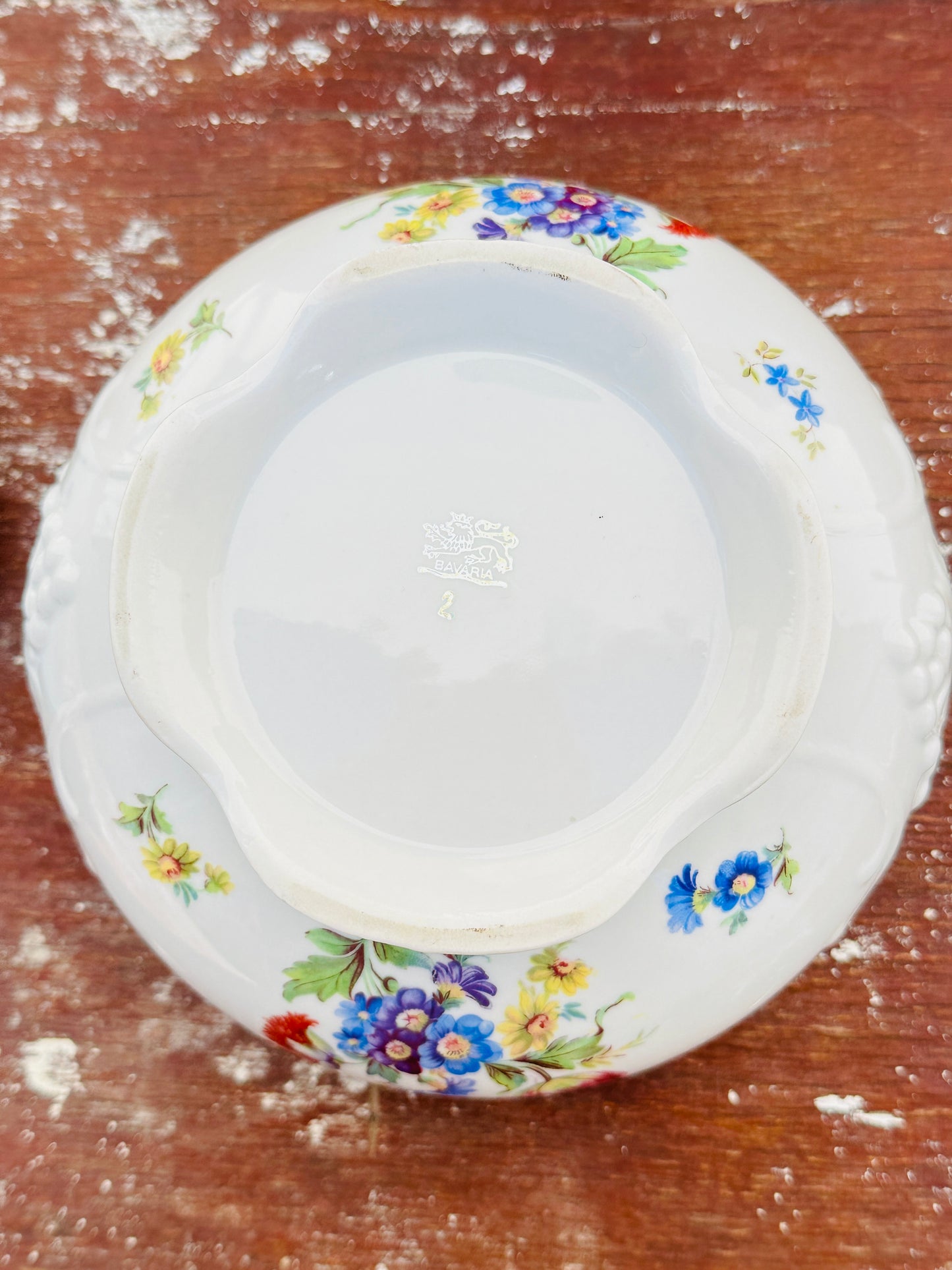 Rare Antique Schlottenhof Royal Bavaria Crown Lion Porcelain Tureen with Grape Knob (Bavaria, 1890s)