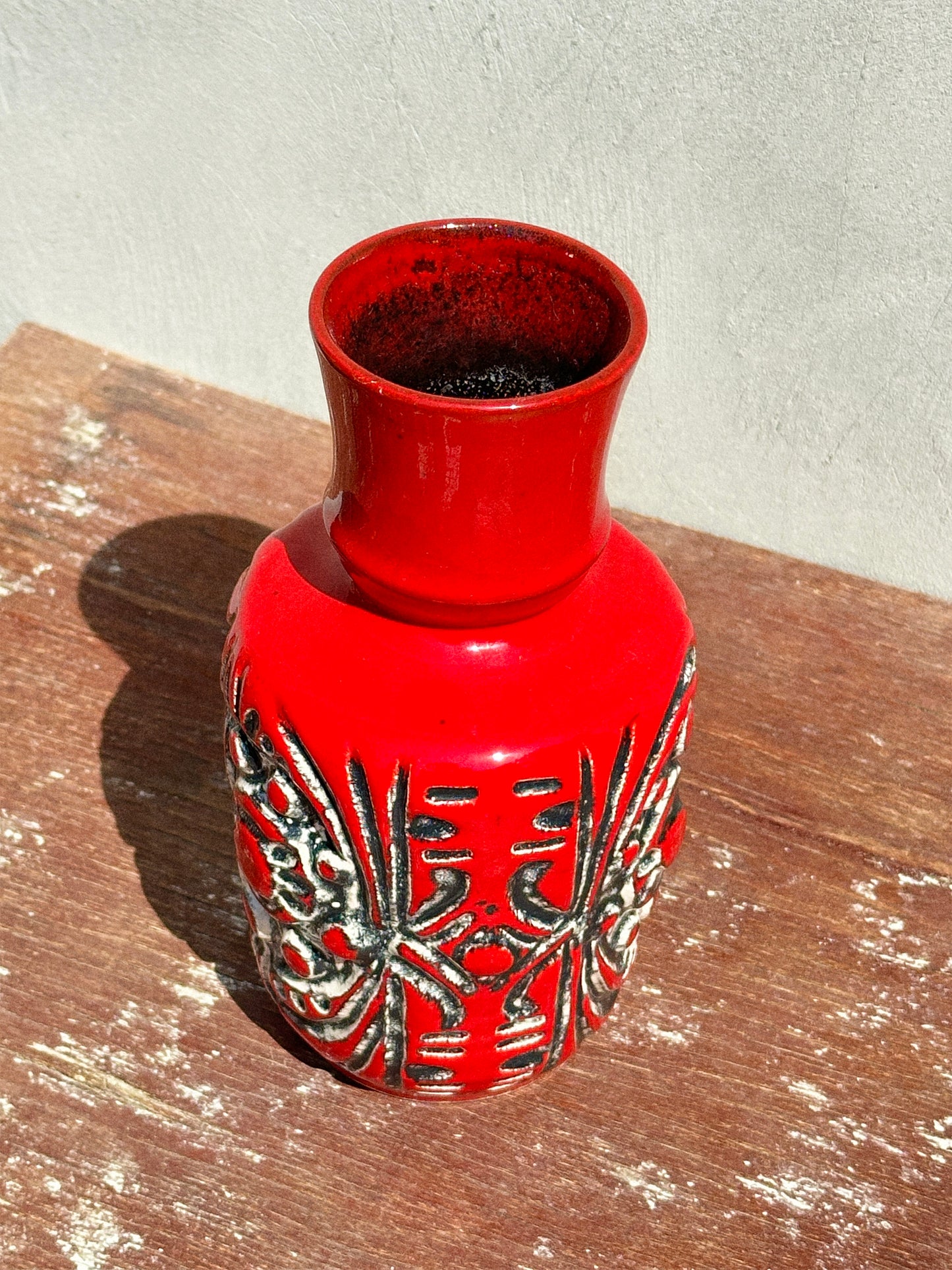 Mid-Century Üeberlacker Keramik Tiki Hawaii Red Fat Lava Vase (West Germany, 1960s)