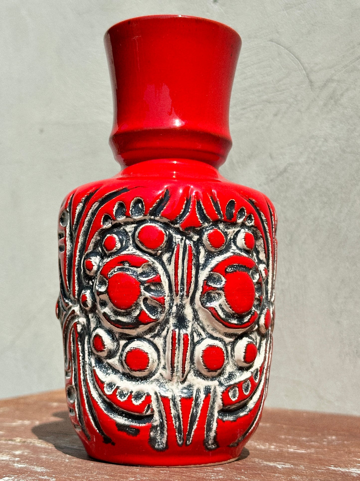 Mid-Century Üeberlacker Keramik Tiki Hawaii Red Fat Lava Vase (West Germany, 1960s)