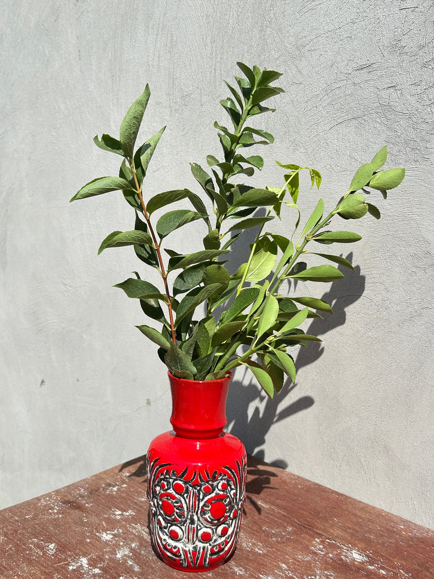 Mid-Century Üeberlacker Keramik Tiki Hawaii Red Fat Lava Vase (West Germany, 1960s)
