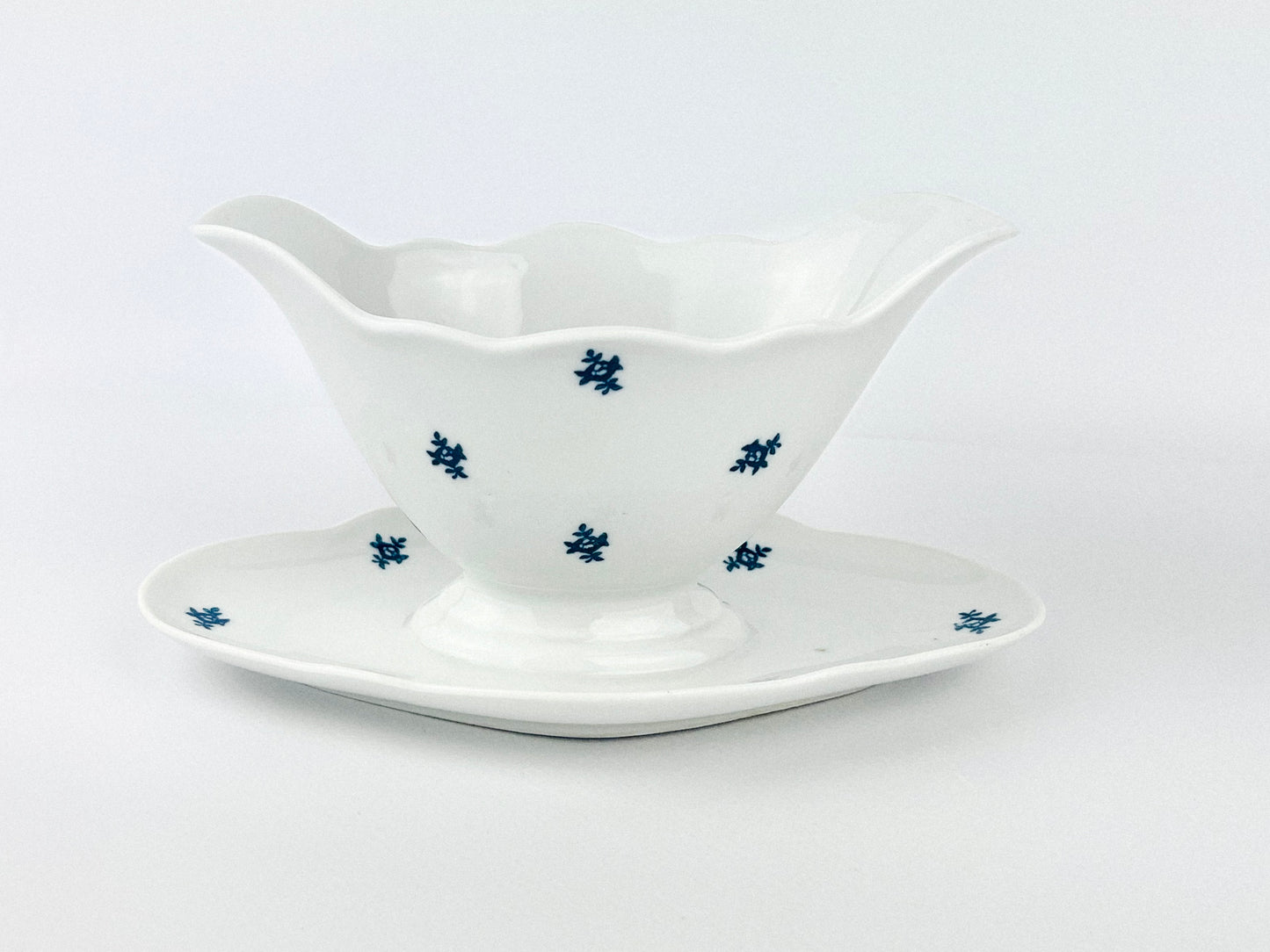 Klubi Bavaria sauce bowl with attached underplate (1950s)