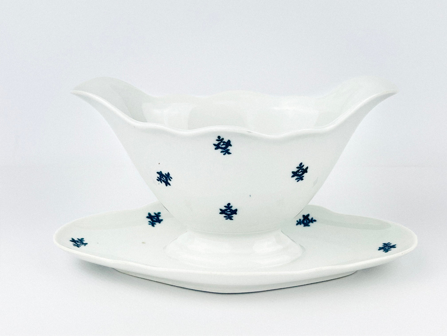 Klubi Bavaria sauce bowl with attached underplate (1950s)