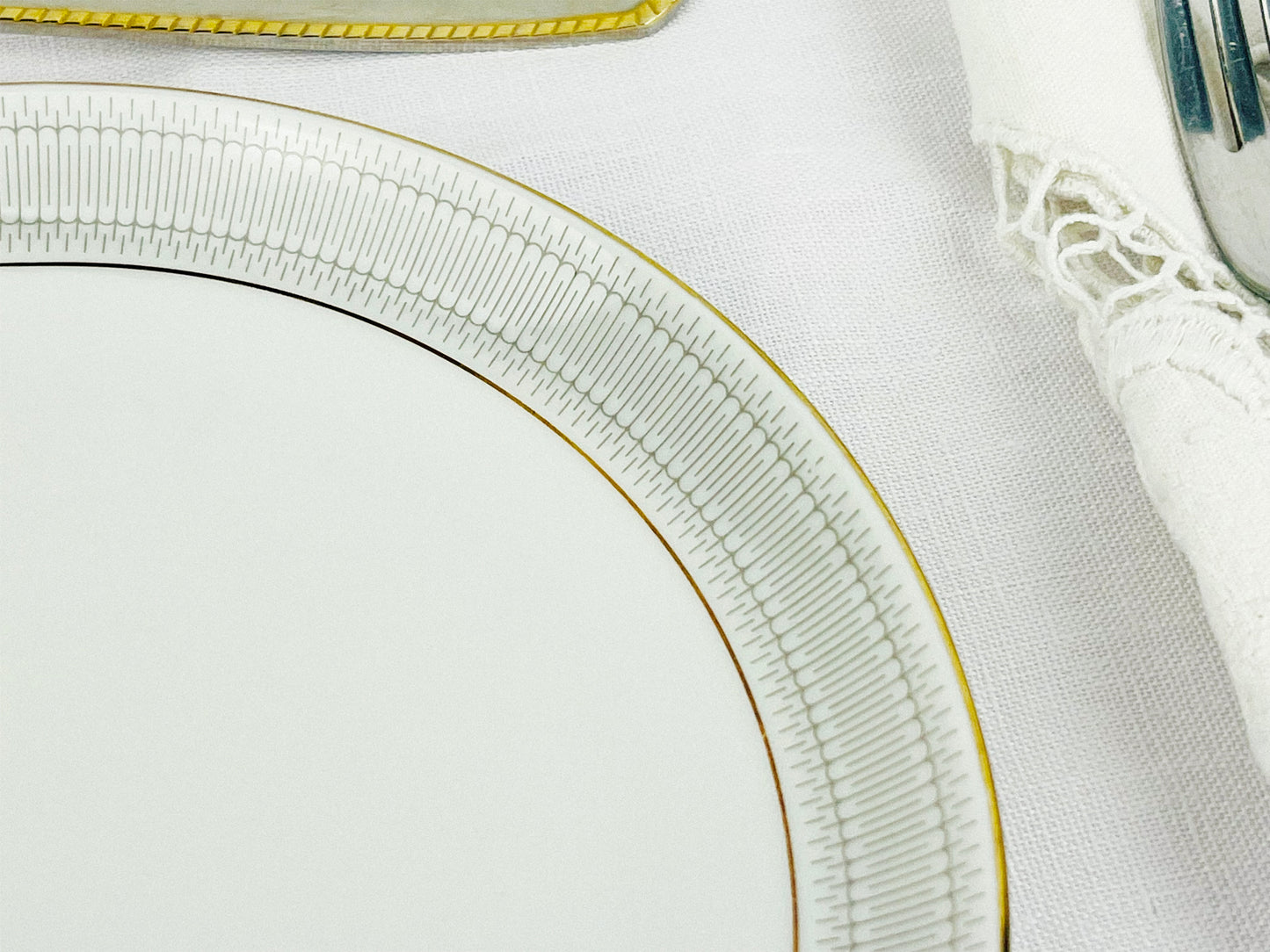 Mid-Century Eschenbach porcelain plates with Colloidal Gold x Art Deco inspired design (1950s)